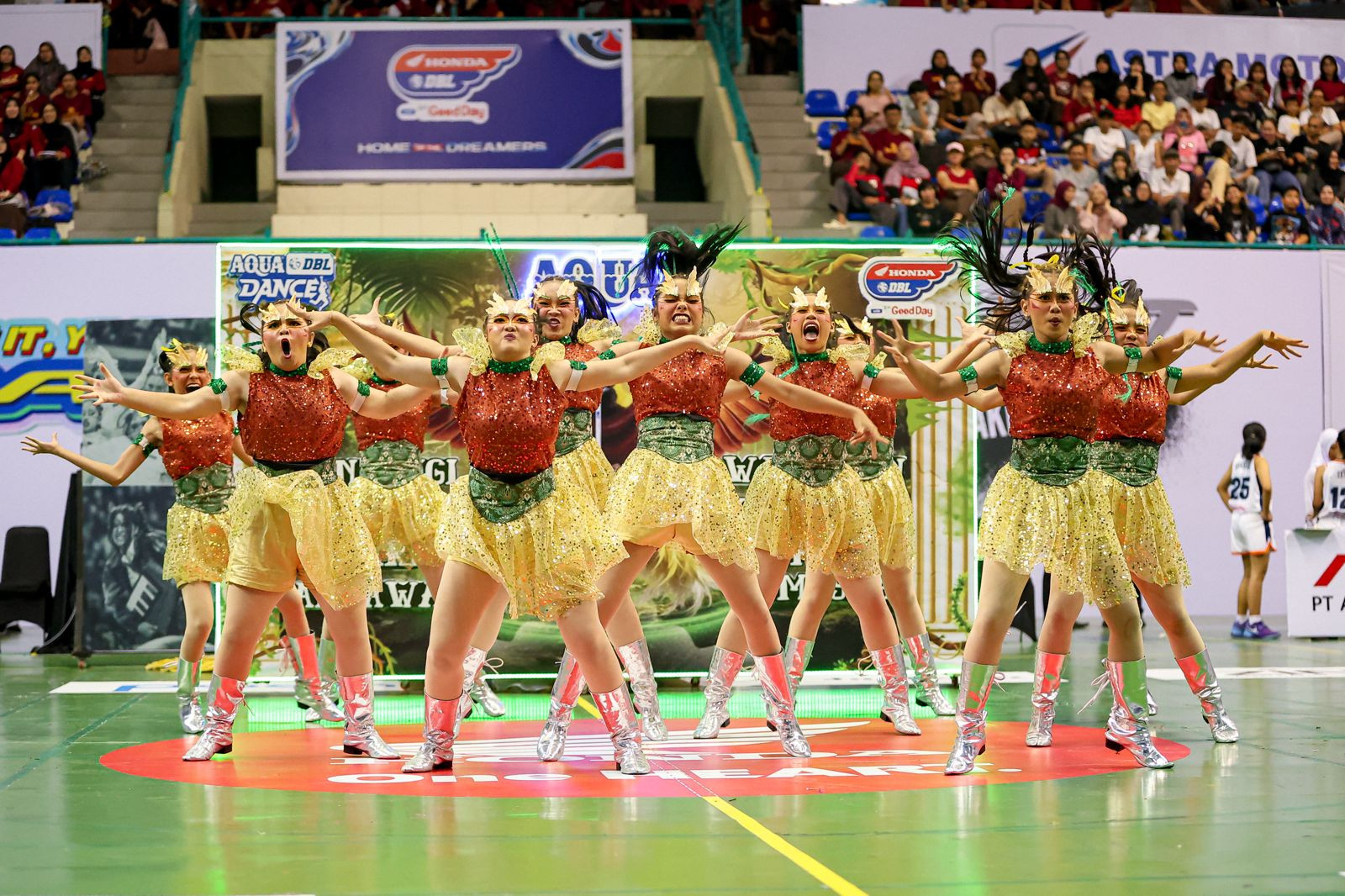 SMAN 6 Yogyakarta AQUA DBL Dance