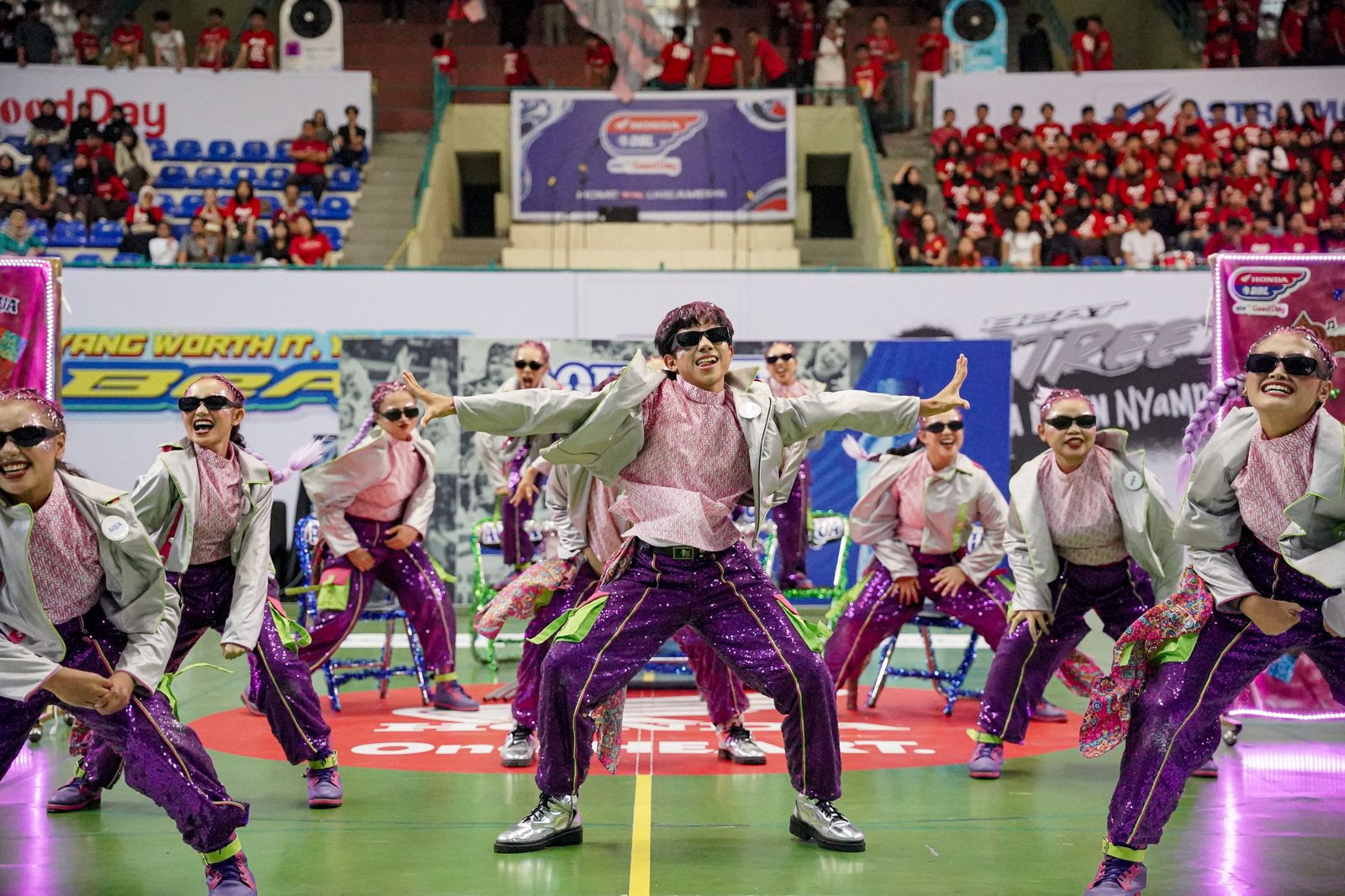 SMAN 8 Yogyakarta AQUA DBL Dance