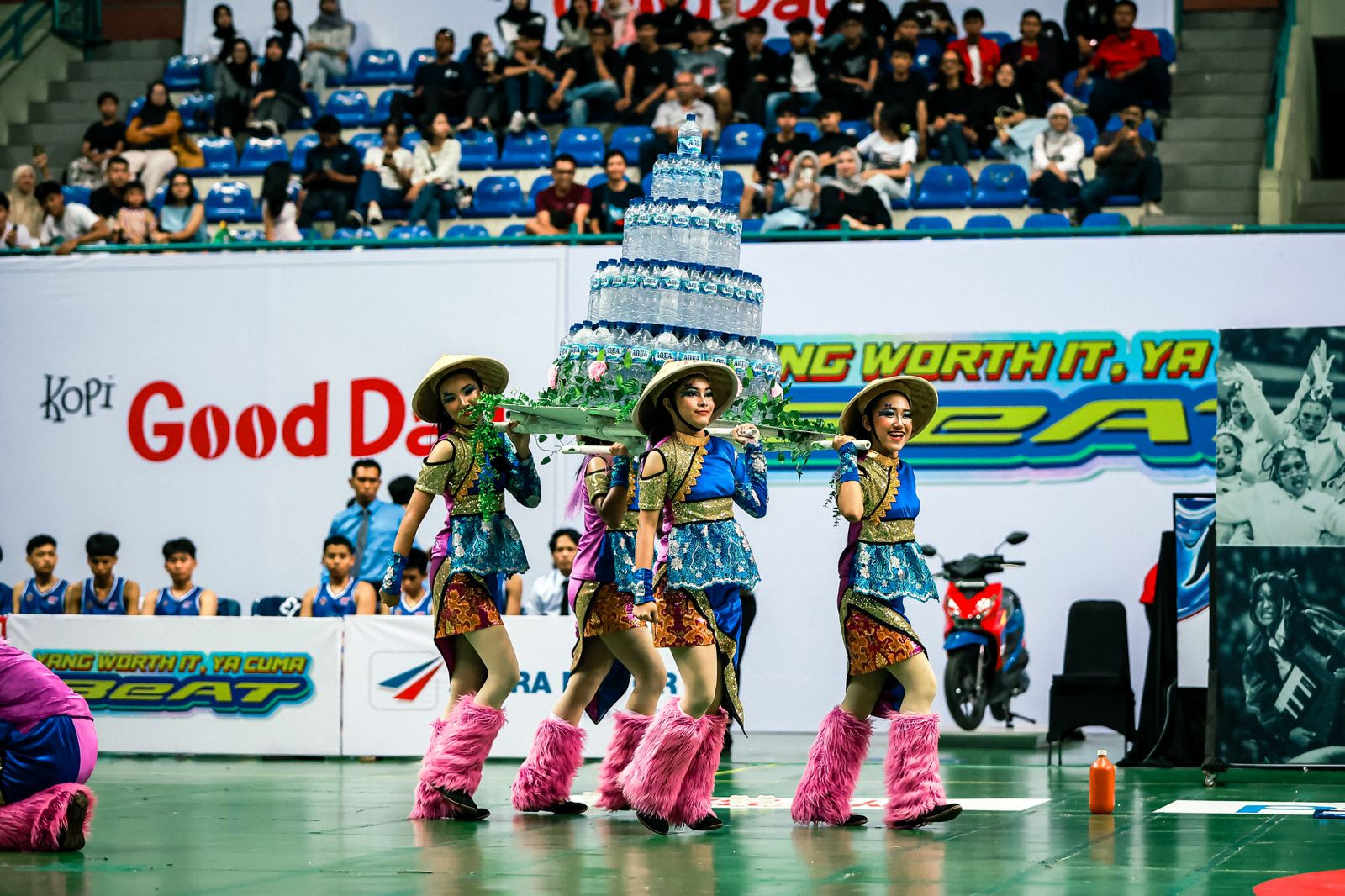SMAN 2 Yogyakarta AQUA DBL Dance