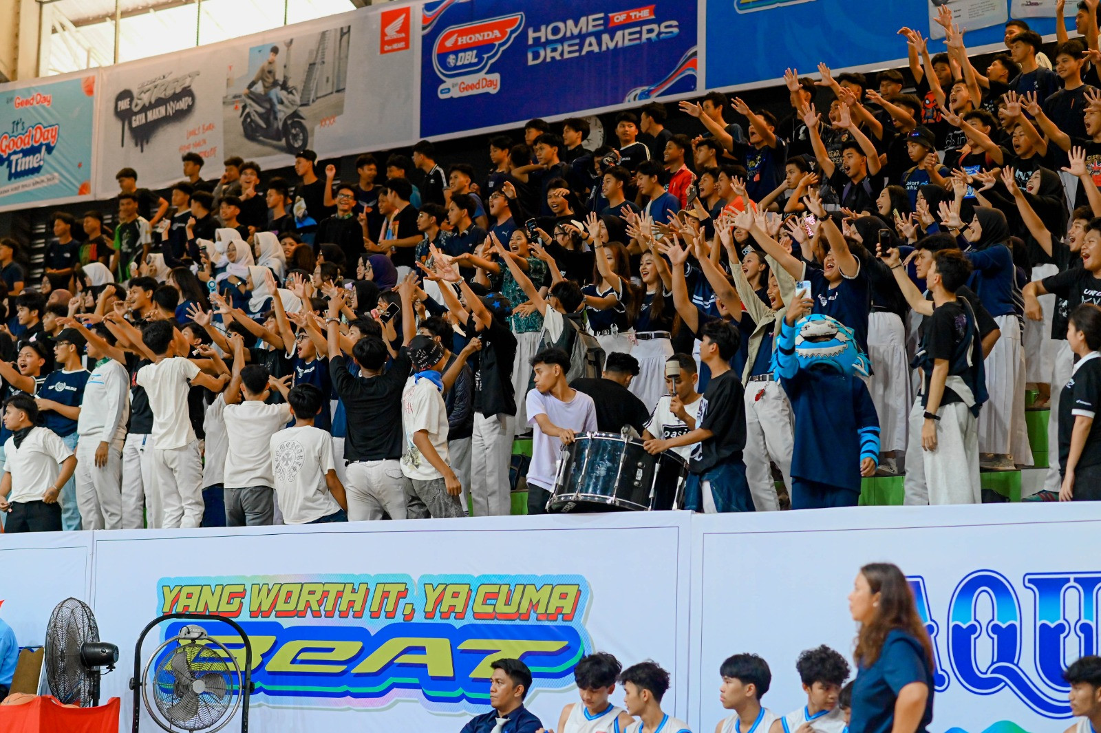 DBL-Central-Java-North-Suporter-SMAN-2-Semarang