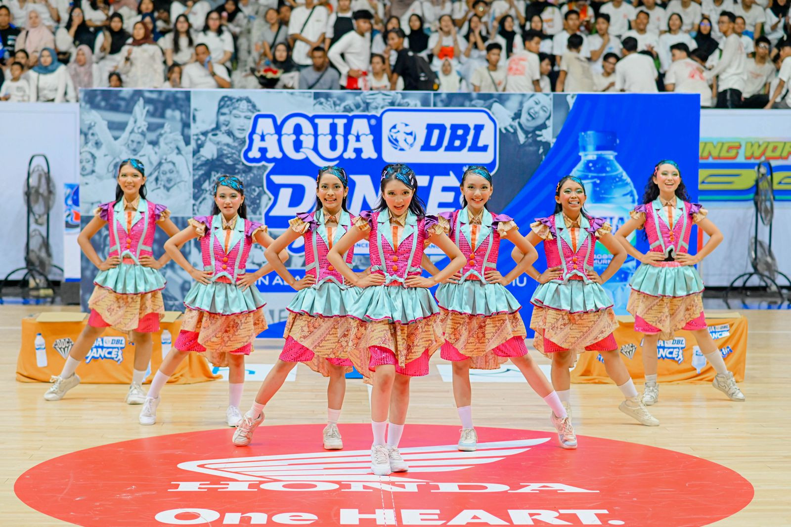 SMAN 4 Semarang AQUA DBL Dance DBL.ID