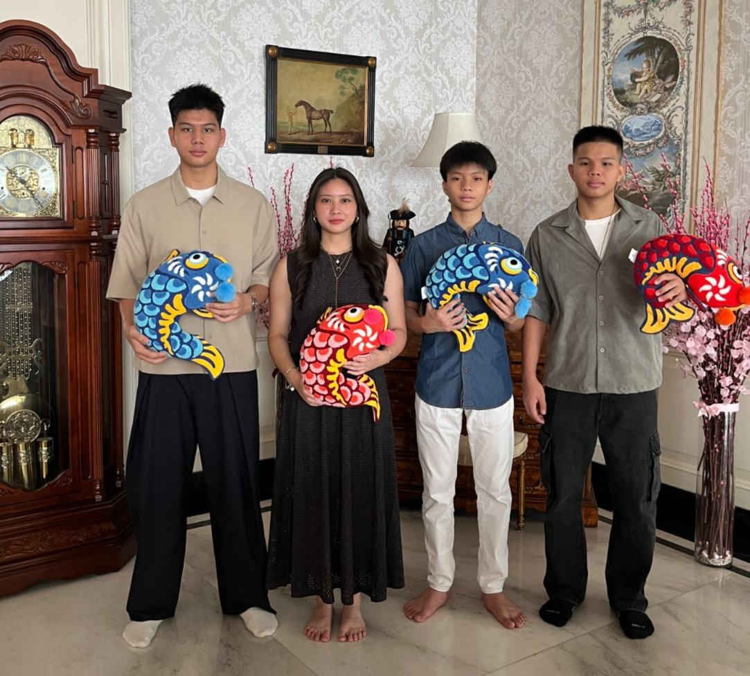 Potret Jeremiah, Jemimah, Benjamin, dan Jordan (dari kiri ke kanan) saat foto bersama di acara keluarga (Foto: Dokumentasi pribadi: Jordan Davis Tekadjaya)