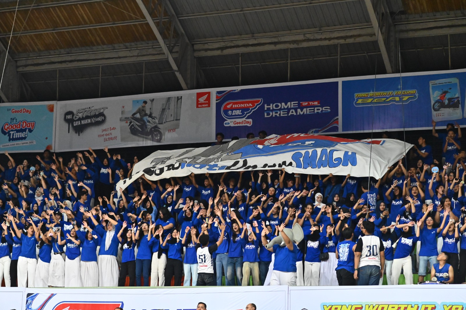 DBL-Central-Java-North-Suporter-SMAN-3-Semarang