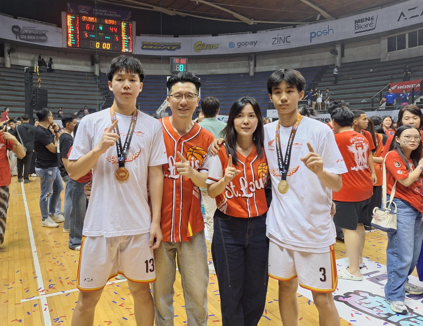 Angkriwan sekeluarga abadikan momen bersama di DBL Arena
