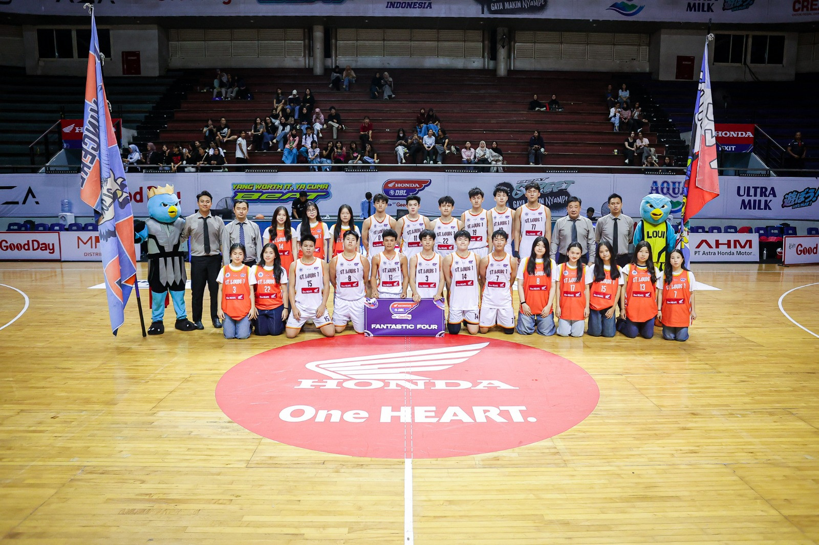 Putra Sinlui abadikan momen bersama usai melaju ke Fantastic Four Honda DBL with Kopi Good Day 2026 East Java Championship