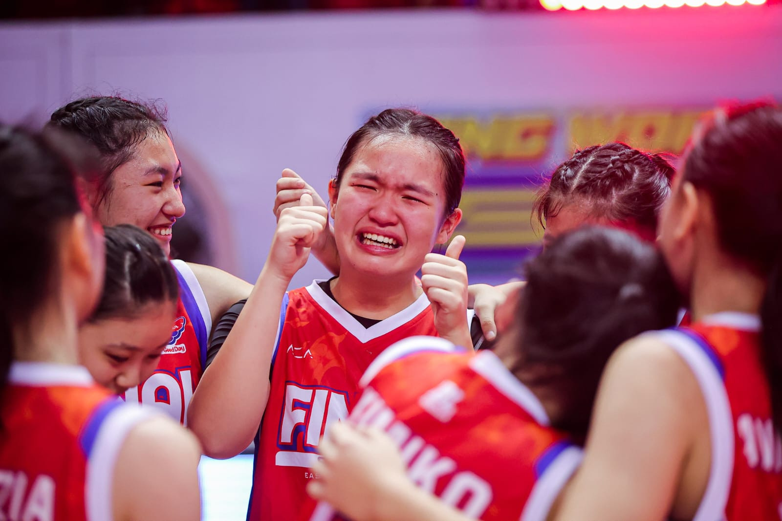 Momen Bella menangis usai meraih gelar Champion Honda DBL with Kopi Good Day 2026 East Java