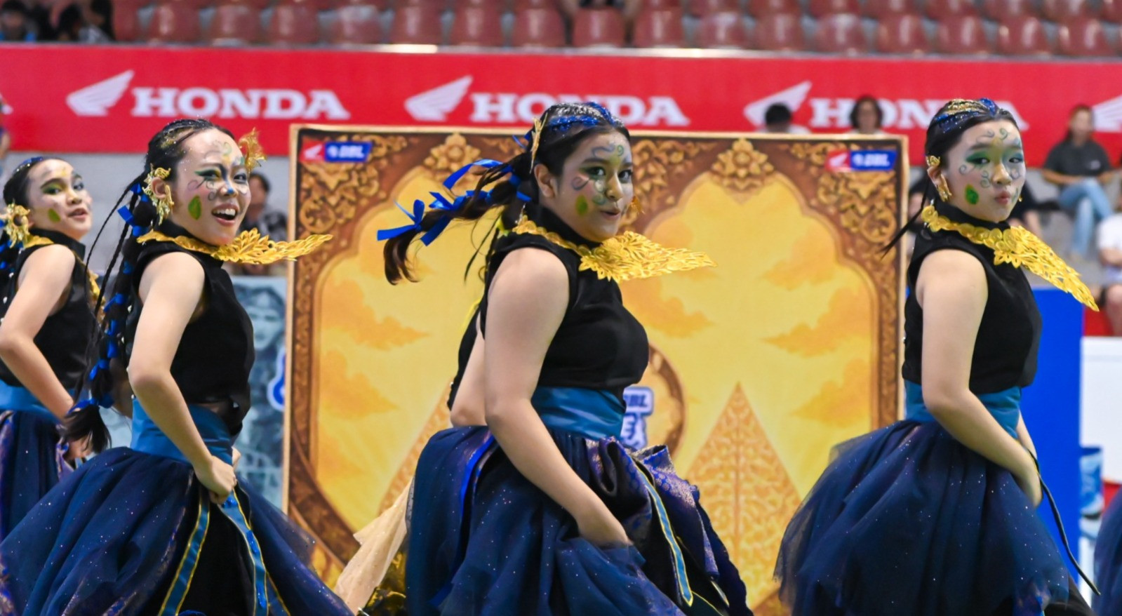 Penampilan SMA Darma Yudha Pekanbaru pendamping putri di AQUA DBL Dance 2026 Riau